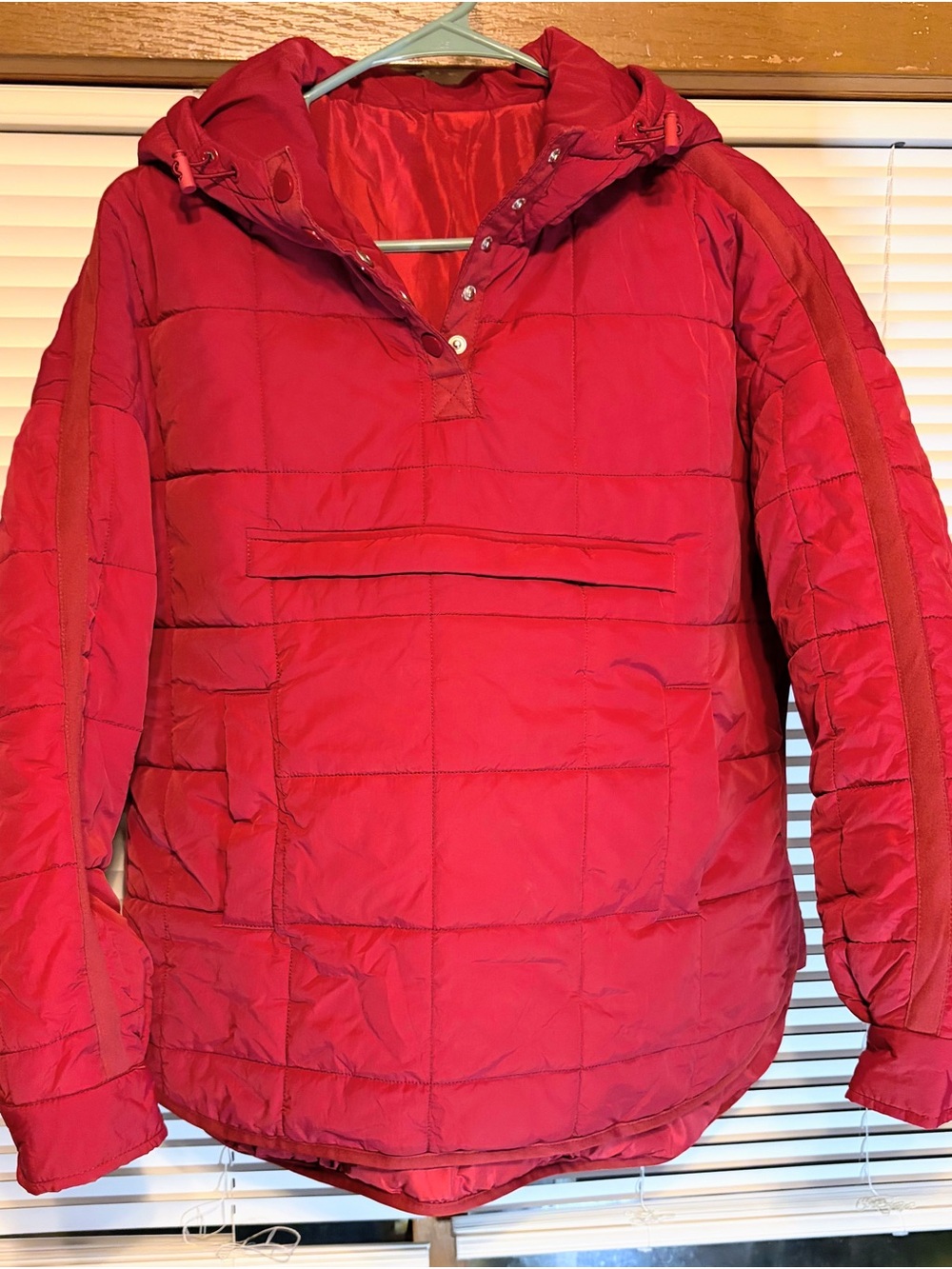 Red Women's Quilted Pullover Puffer Jacket with Hood size small